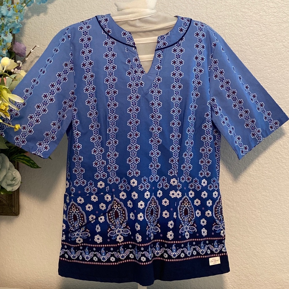 Live Sweet Uniform Womens Scrub Top XS Blue Floral